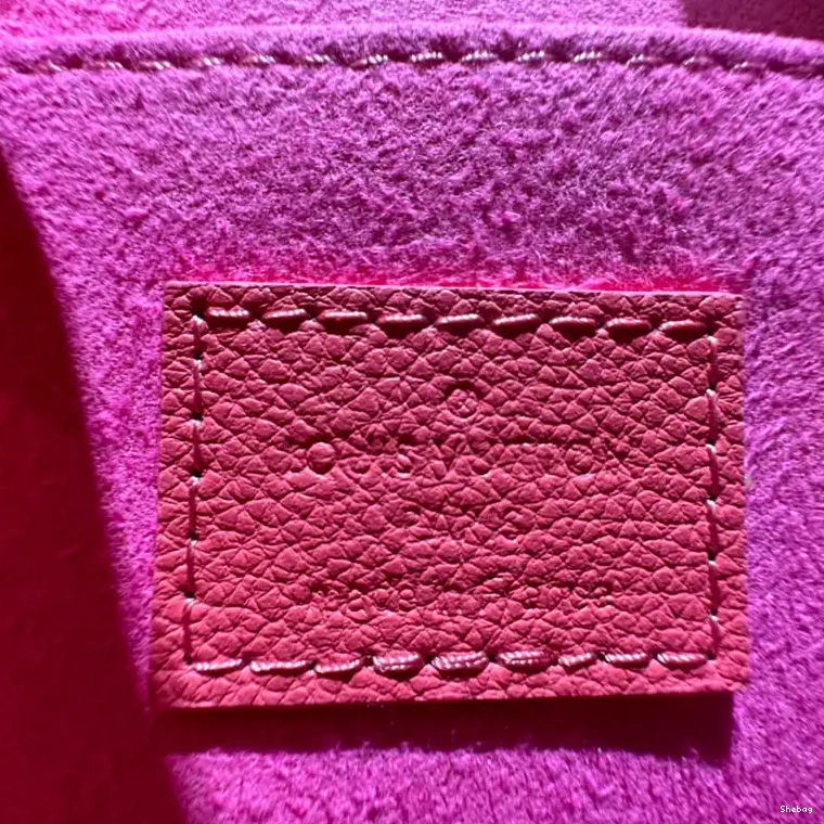 LV 2211YA0006 Bag 0606